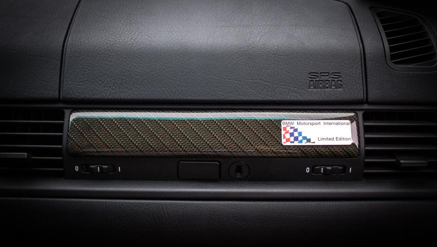 Детали интерьера BMW M3 GT (E36) 1995 года  (фото 23 из 41)